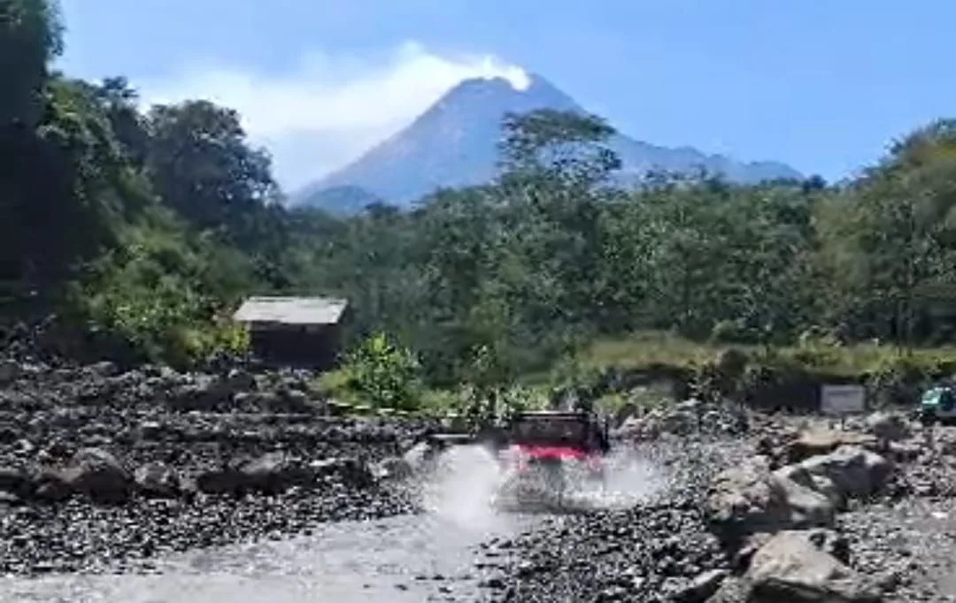 Merapi Launches 22 Flow Lava Daerah During the week to early Monday morning, BPPTKG reminds the potential of hot clouds
