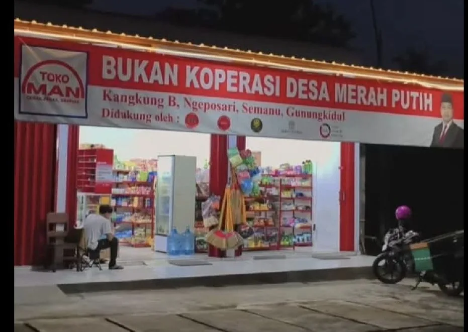 Sumantri’s Strange Strategy to Make a Grocery Shop in Gunungkidul Go Viral, Branding Not a Red and White Village Cooperative