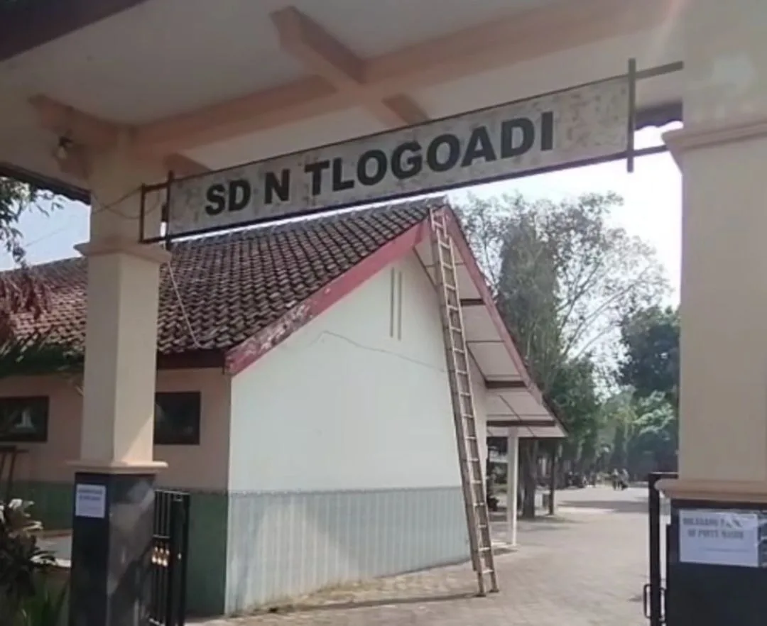 Important Documents Piling Up in School Warehouse, Officials Now Hostel at SDN Tlogoadi